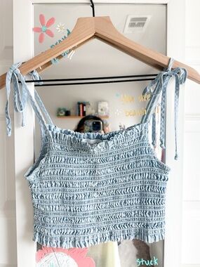 Bella Dahl Size XS Light Blue Chambray Smocked Tie Strap Crop Top